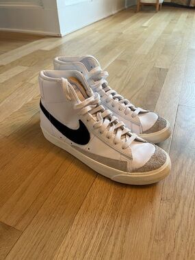 Women’s Nike Blazers Size 11